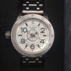 NIXON 38-20 (NEW IN BOX)